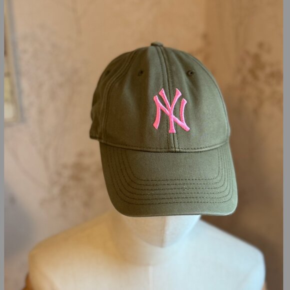 New York Yankees Clean up hat in moss green with pink - Picture 1 of 16